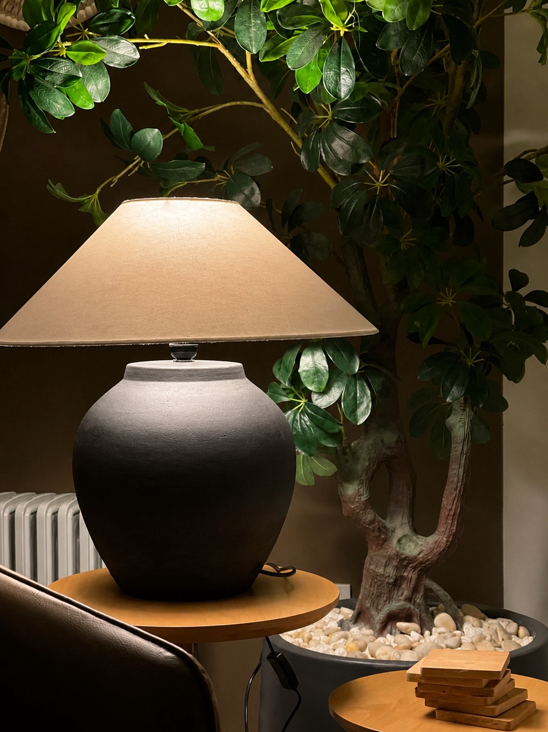 Black pearl “Hand-Painted Pottery Lamp”